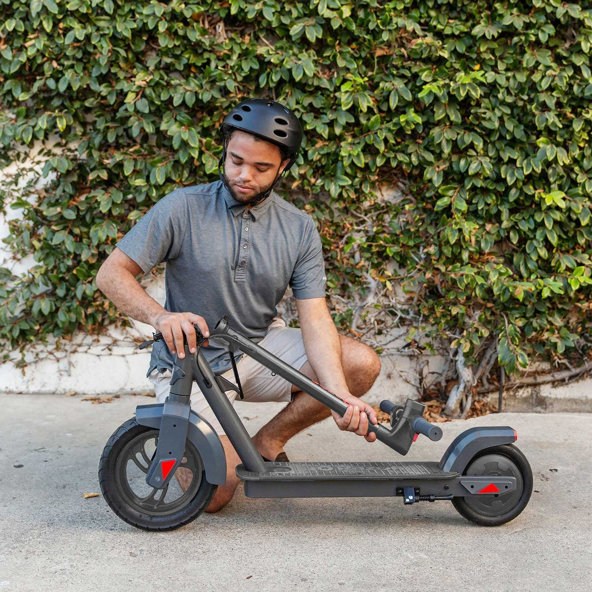 Razor C25 Electric Scooter – Pneumatic Tyres, Black - photo 7
